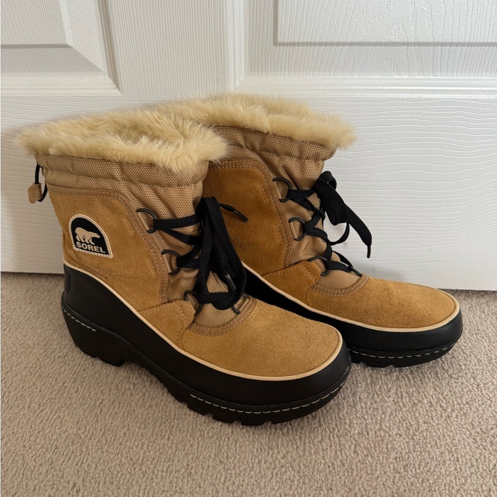 Sorel Tivoli lace-up winter boot beige size 8